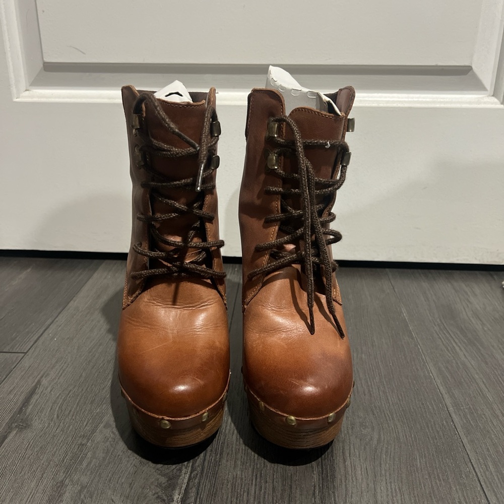 Brown Leather Lace-Up Boots